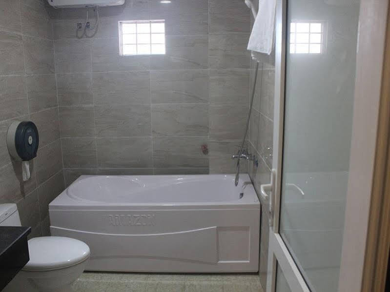 New Amely Hotel Hanoi Buitenkant foto